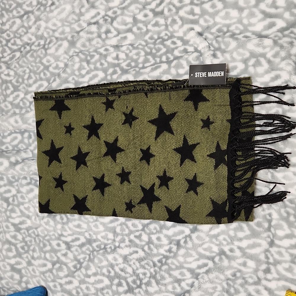 Steve Madden scarf